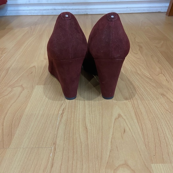 Size 8.5 leather/suede Kenneth Cole wedges - Picture 5 of 7